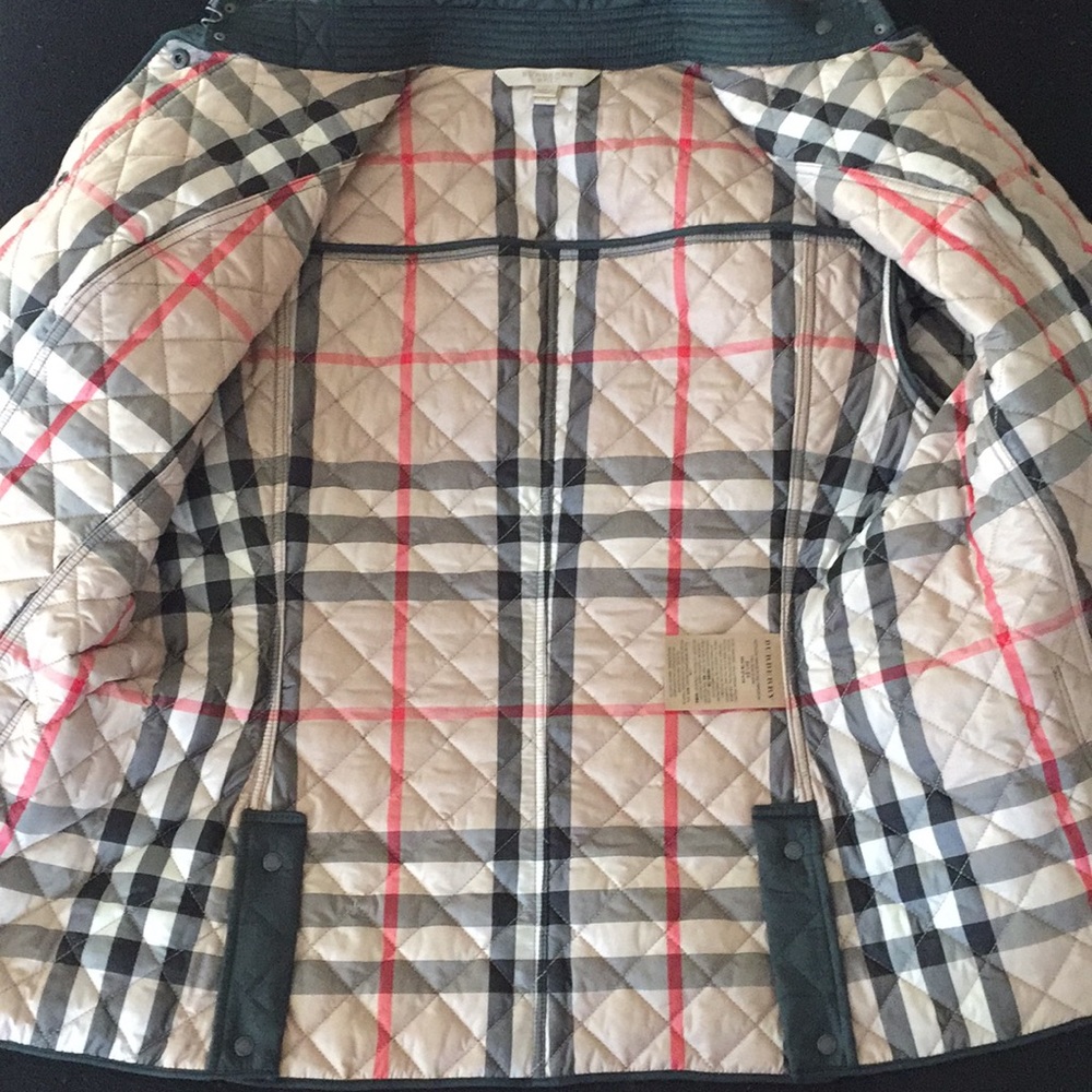 SOLD💝 BURBERRY quilted lightweight jacket. - Picture 3 of 8